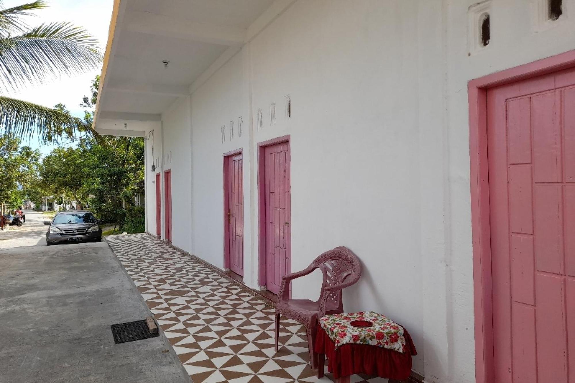 Oyo Homes 91248 Desa Wisata Banding Agung Danau Ranau Екстер'єр фото